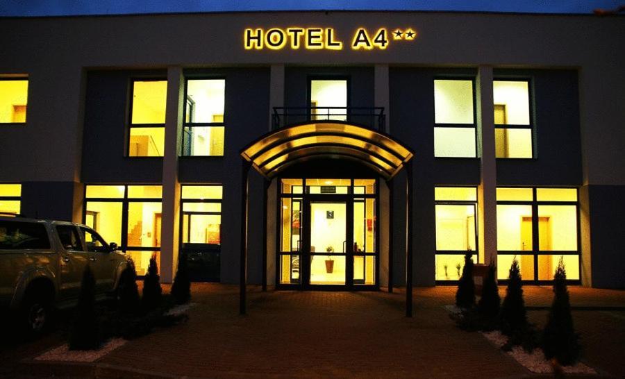 Hotel A4 Mop Kepnica Jaworzno Ngoại thất bức ảnh