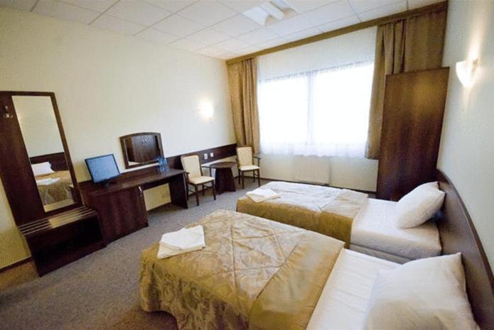 Hotel A4 Mop Kepnica Jaworzno Phòng bức ảnh